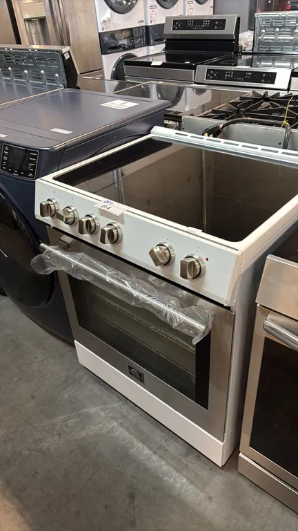 BRIGHT WHITE GLAZED STEEL FORNO LEONARDO ESPRESSO PRO-STYLE SLIDE-IN INDUCTION RANGE COOKING UNIT