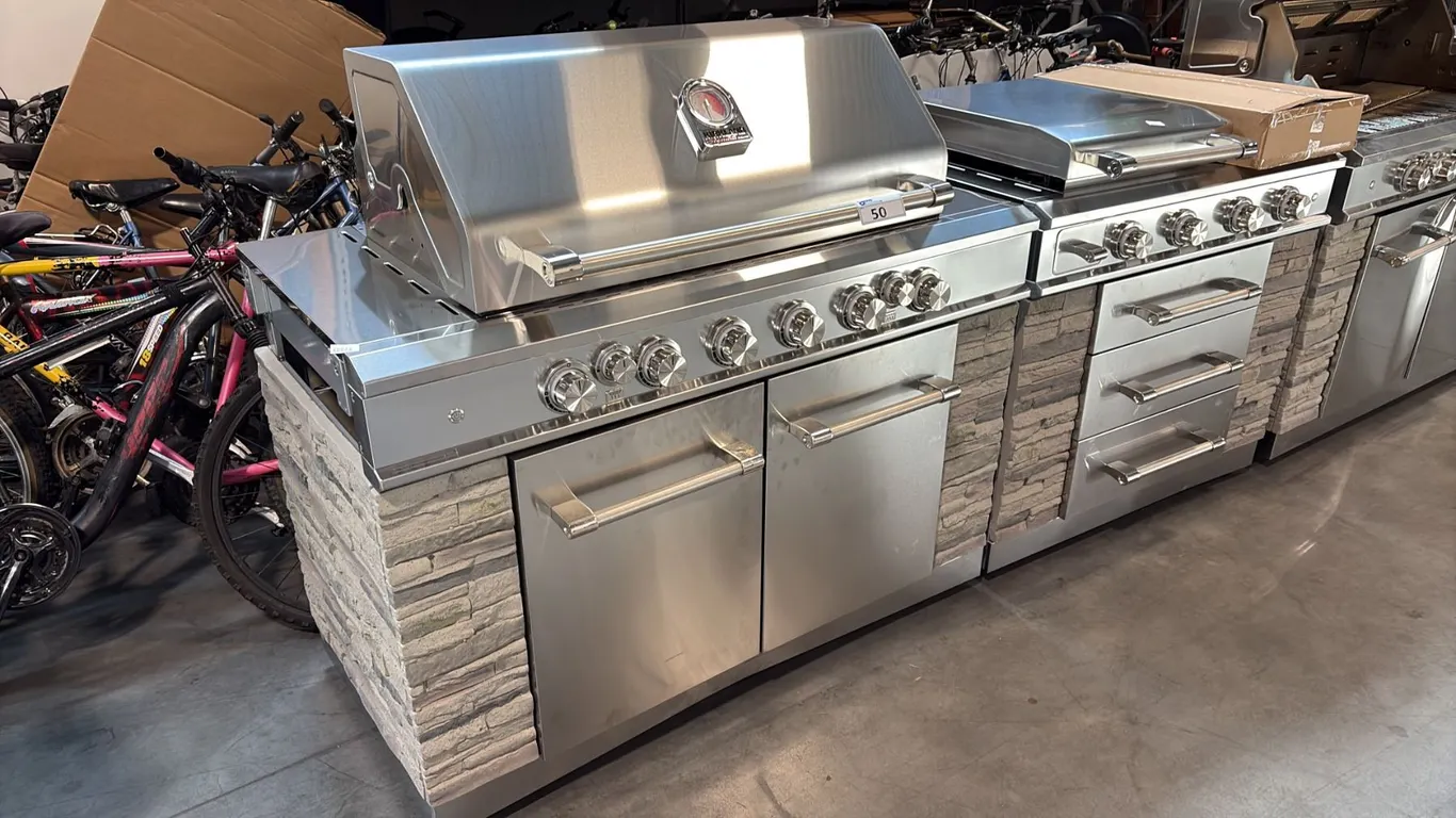 KIRKLAND SIGNATURE 12-BURNER STONE ISLAND GRILL & GRIDDLE, 92", 304 STAINLESS STEEL