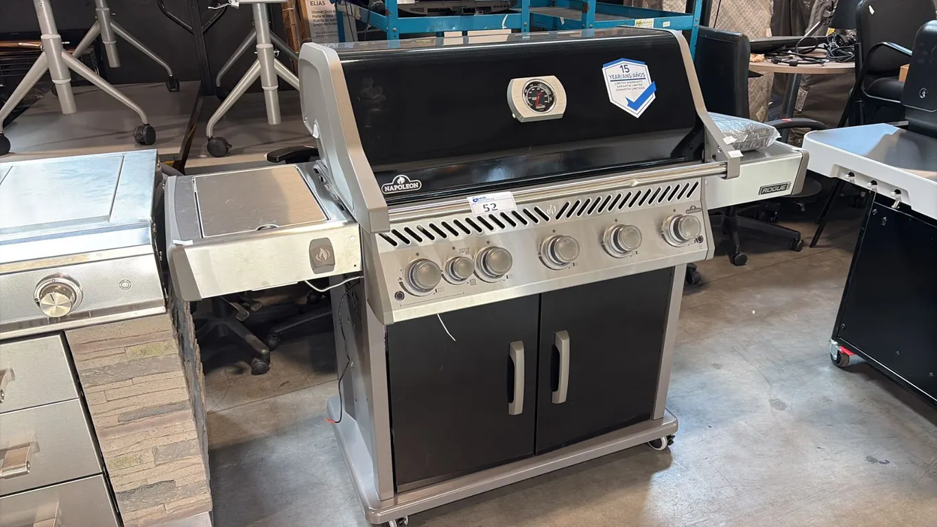 NAPOLEON ROGUE SERIES PREMIUM OUTDOOR CART GAS GRILL BLACK ENAMEL STAINLESS ACCENTS