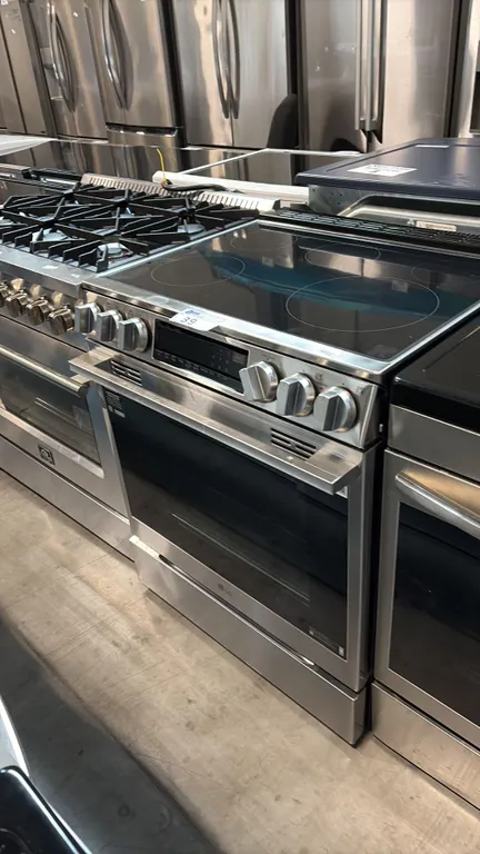 LG LSIL6336XE 30-INCH INDUCTION RANGE, 6.3 CU. FT. INSTAVIEW OVEN, PROBAKE CONVECTION, STAINLESS