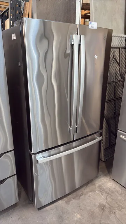 GE GWE22JYMBFFS FRENCH DOOR REFRIGERATOR, 21.9 CU. FT., COUNTER-DEPTH, INTERNAL WATER DISPENSER