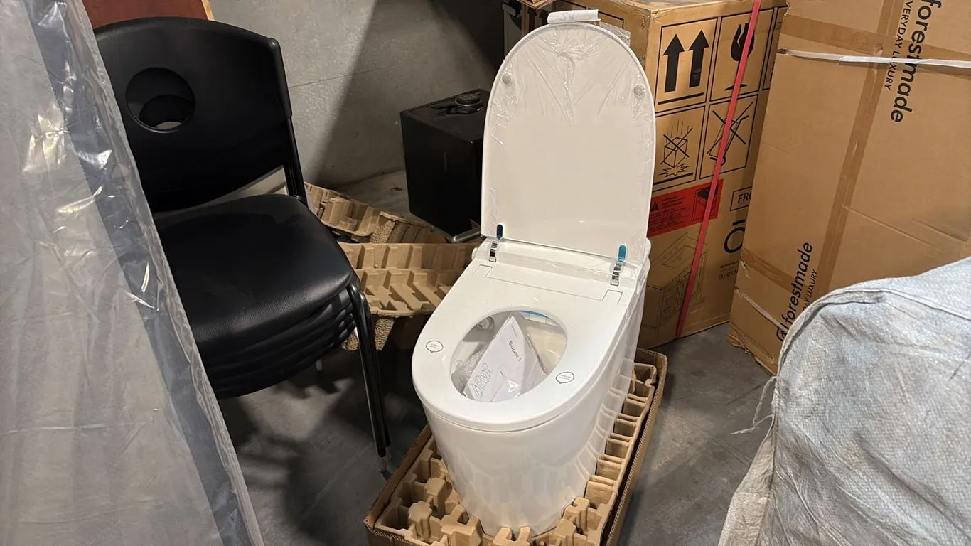 FORNO ACQUA CSTE01 TANKLESS ONE-PIECE INTELLIGENT TOILET, AUTO OPEN, UV CLEANING 16X28.5X19.5 INCHES