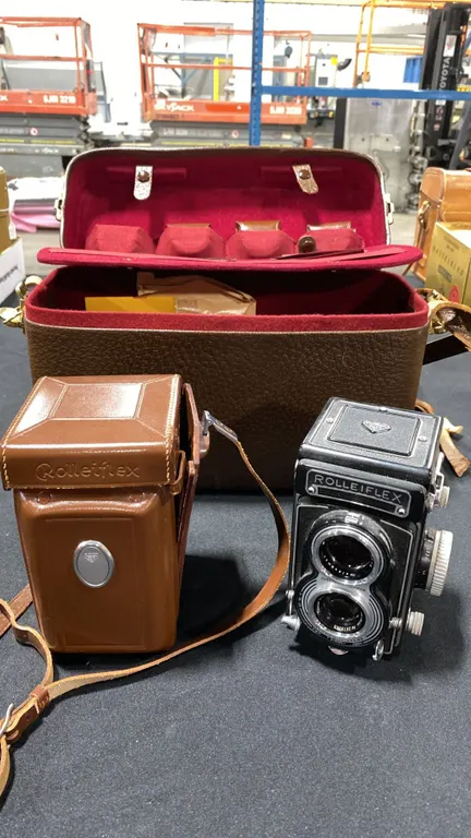 FRANKE & HEIDECKE (GERMANY) ROLLEIFLEX T MEDIUM FORMAT TWIN-LENS REFLEX (TLR) 6X6 FILM CAMERA WITH