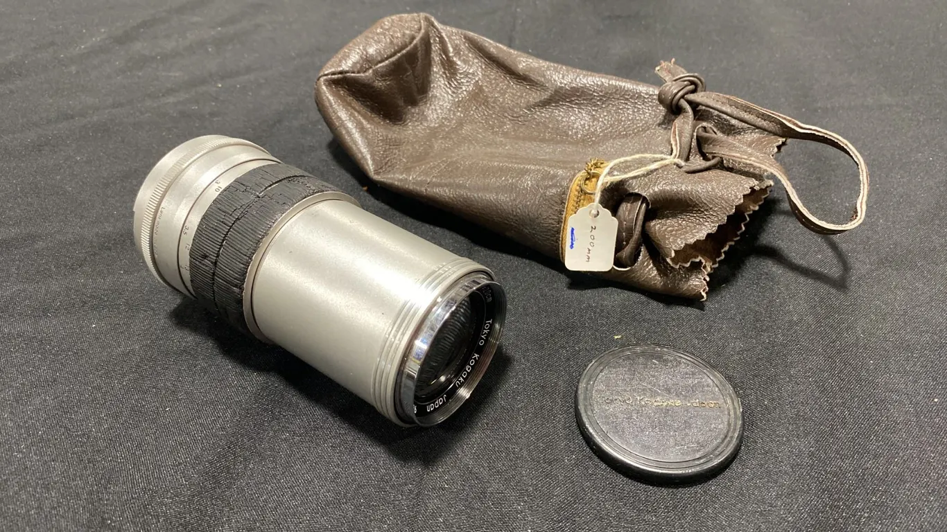 RE AUTO TOPCOR 200MM F/5.6 CAMERA LENS WITH LEATHER SOFT CASE
