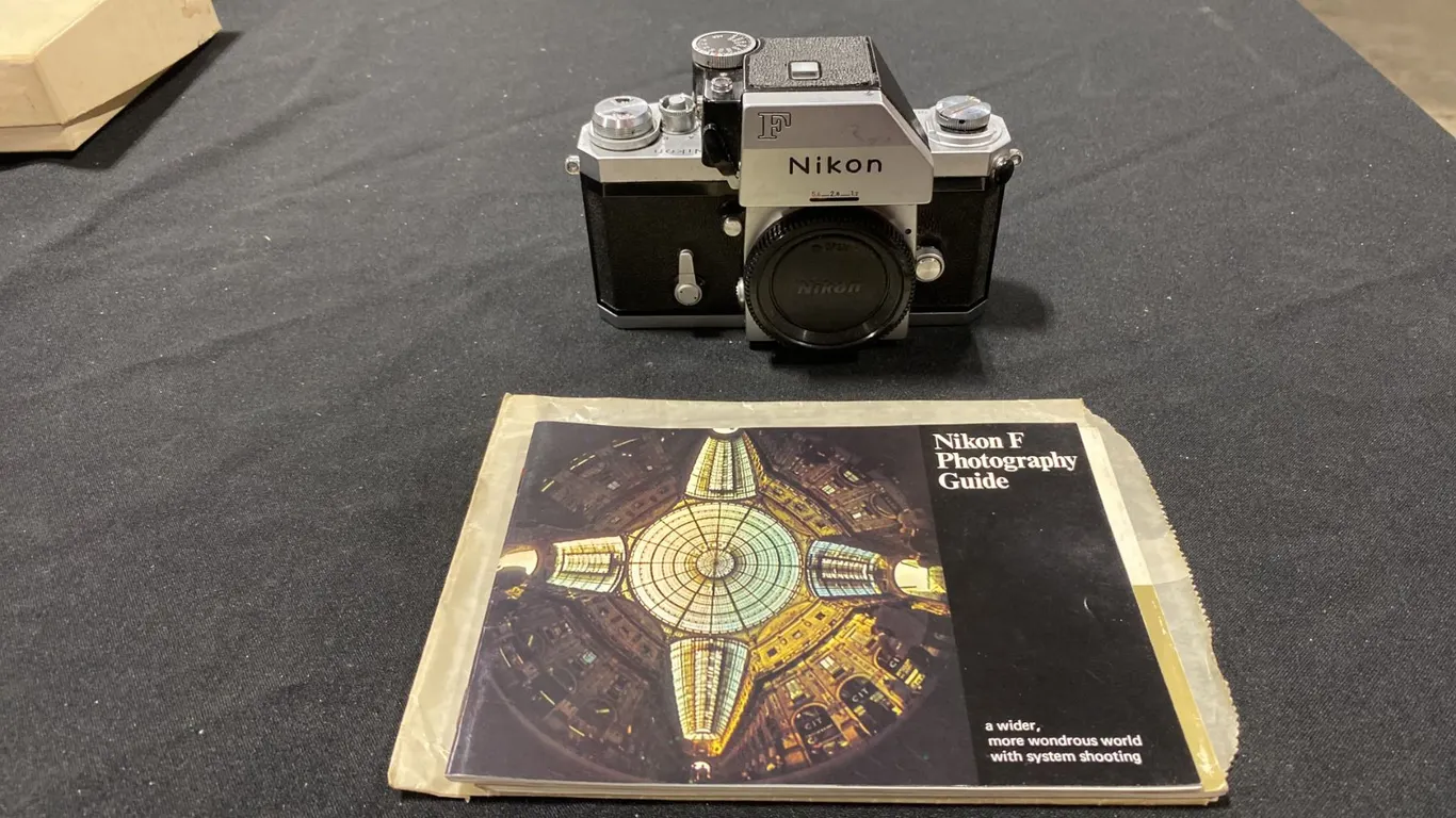 NIKON F 35MM FILM CAMERA *NO LENS*