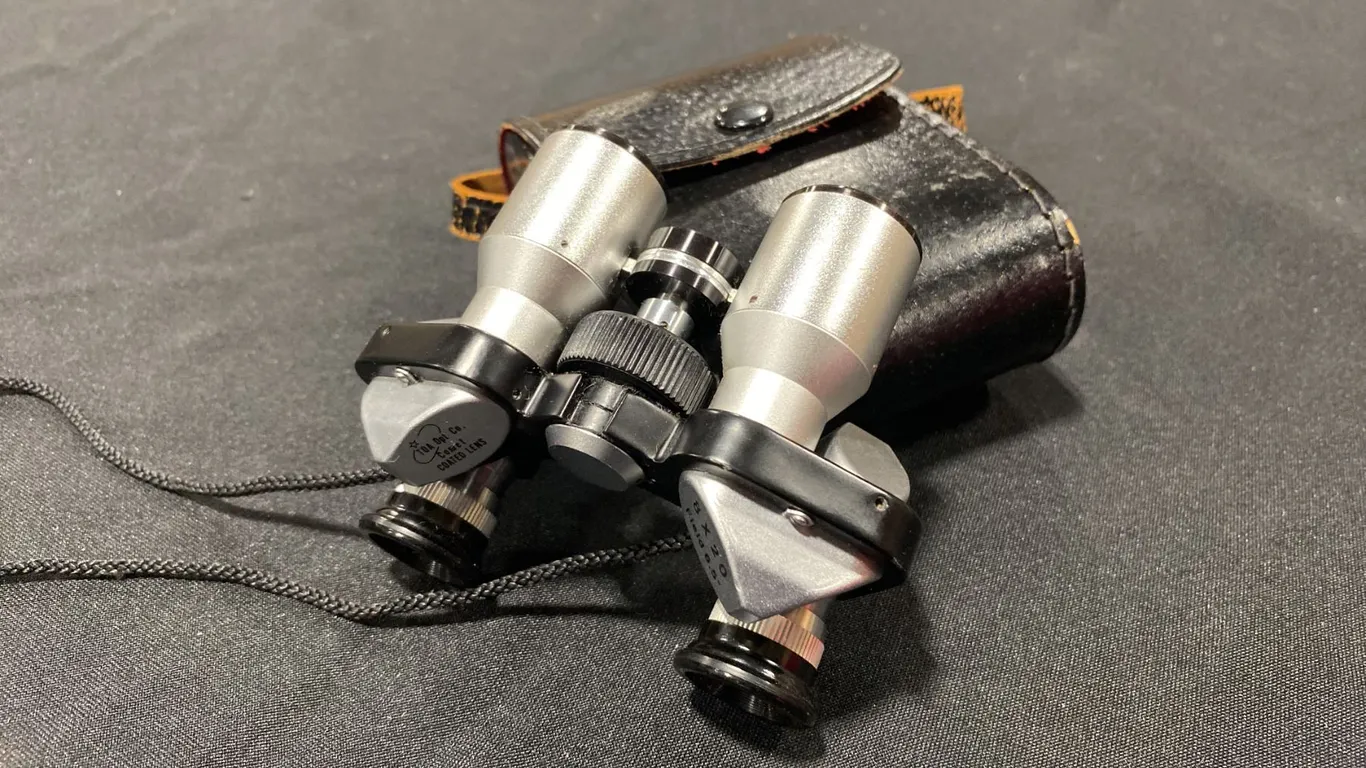 TOA OPTIC CO. COMET COATED LENS 8 X 20/FIELD 6.5 DEGREE BINOCULARS WITH CASE (CHROME & BLACK)