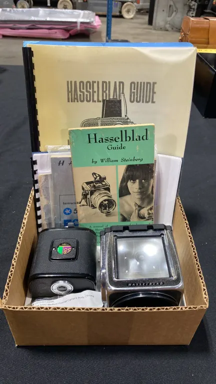 HASSELBLAD 500C MEDIUM FORMAT CAMERA BODY (CHROME) WITH BOOKLETS