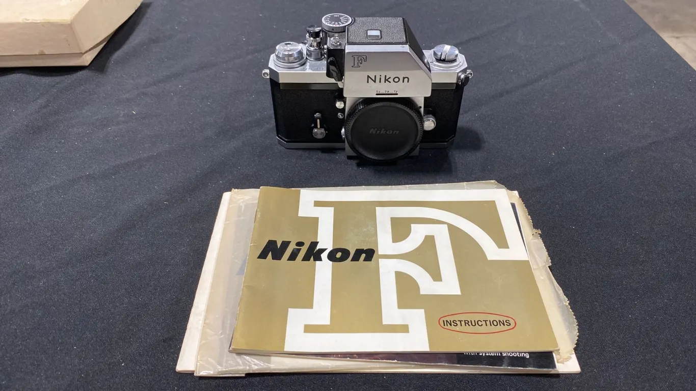 NIKON F 35MM FILM CAMERA *NO LENS*