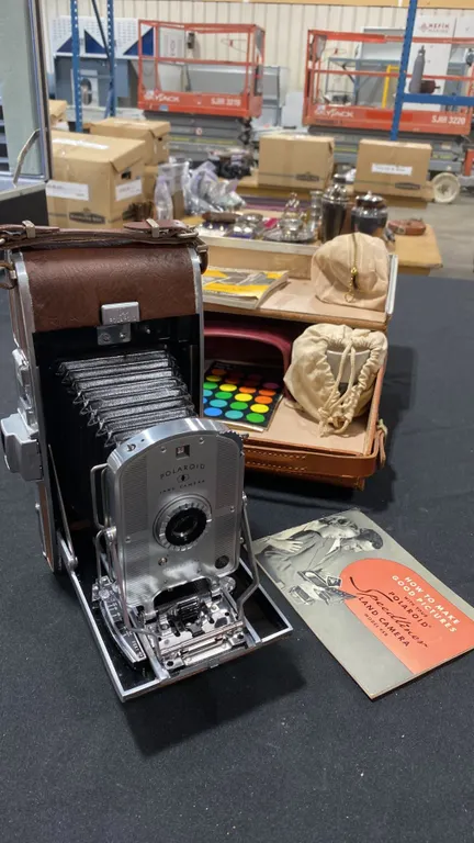 POLAROID SPEEDLINER LAND CAMERA MODEL 95B WITH CASE AND ACCESSORIES