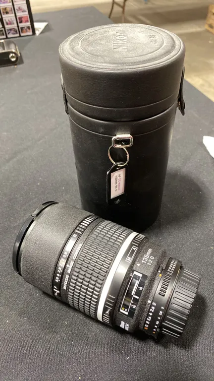 NIKON AF DC-NIKKOR 135MM F/2 D LENS WITH CASE