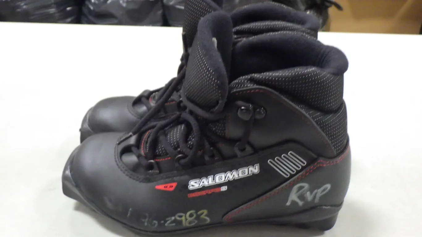 Salomon Escape 5 Cross-country ski boot (size 4) Salomon Escape 5