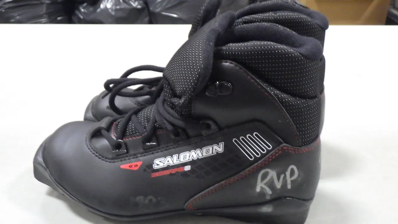 Salomon Escape 5 Cross-country ski boot (size 4) Salomon Escape 5
