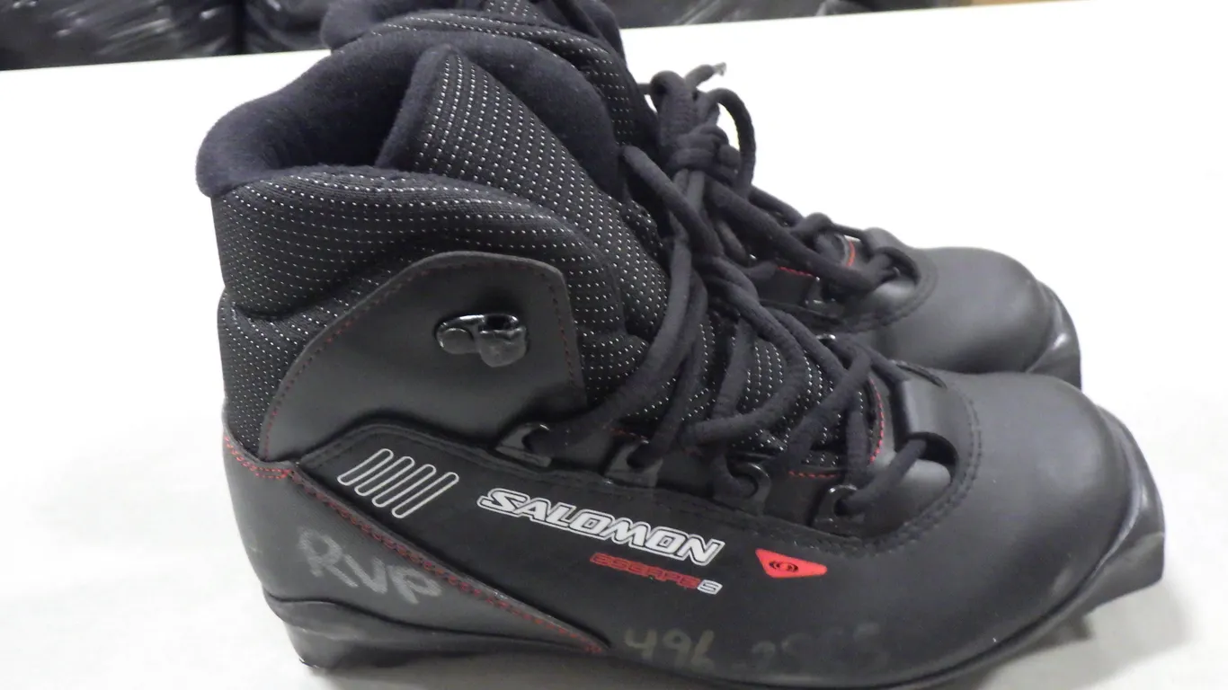 Salomon Escape 5 Cross-country ski boot (size 4) Salomon Escape 5