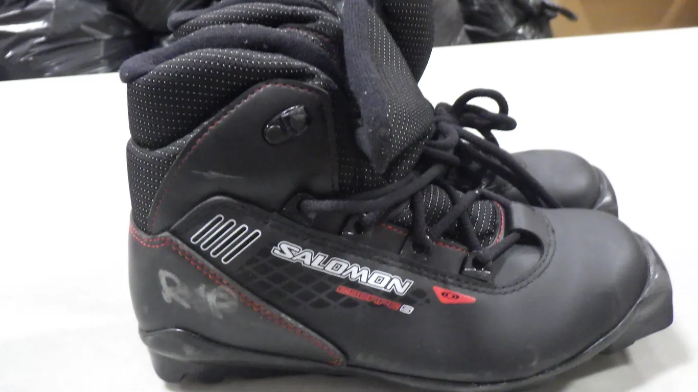 Salomon Escape 5 Cross-country ski boot (size 4) Salomon Escape 5