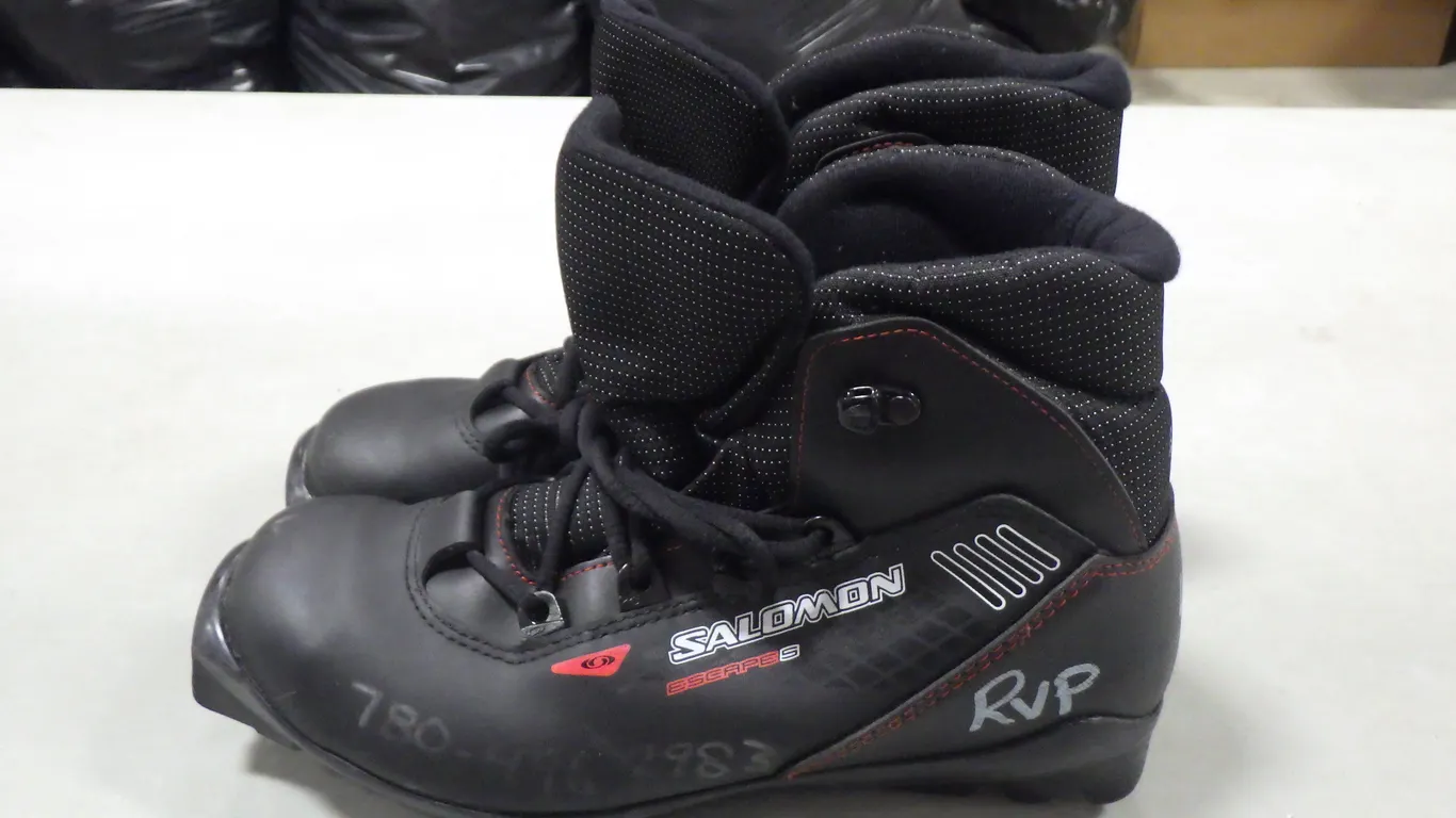 Salomon Escape 5 Cross-country ski boot (size 7) Salomon Escape 5