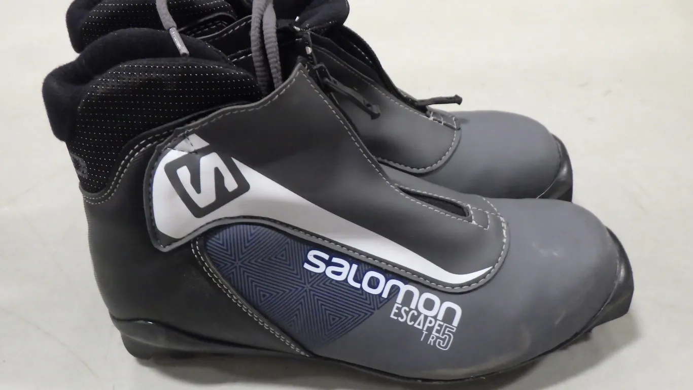 Salomon Escape 5TR Cross-country ski boot (size 7) Salomon Escape 5TR