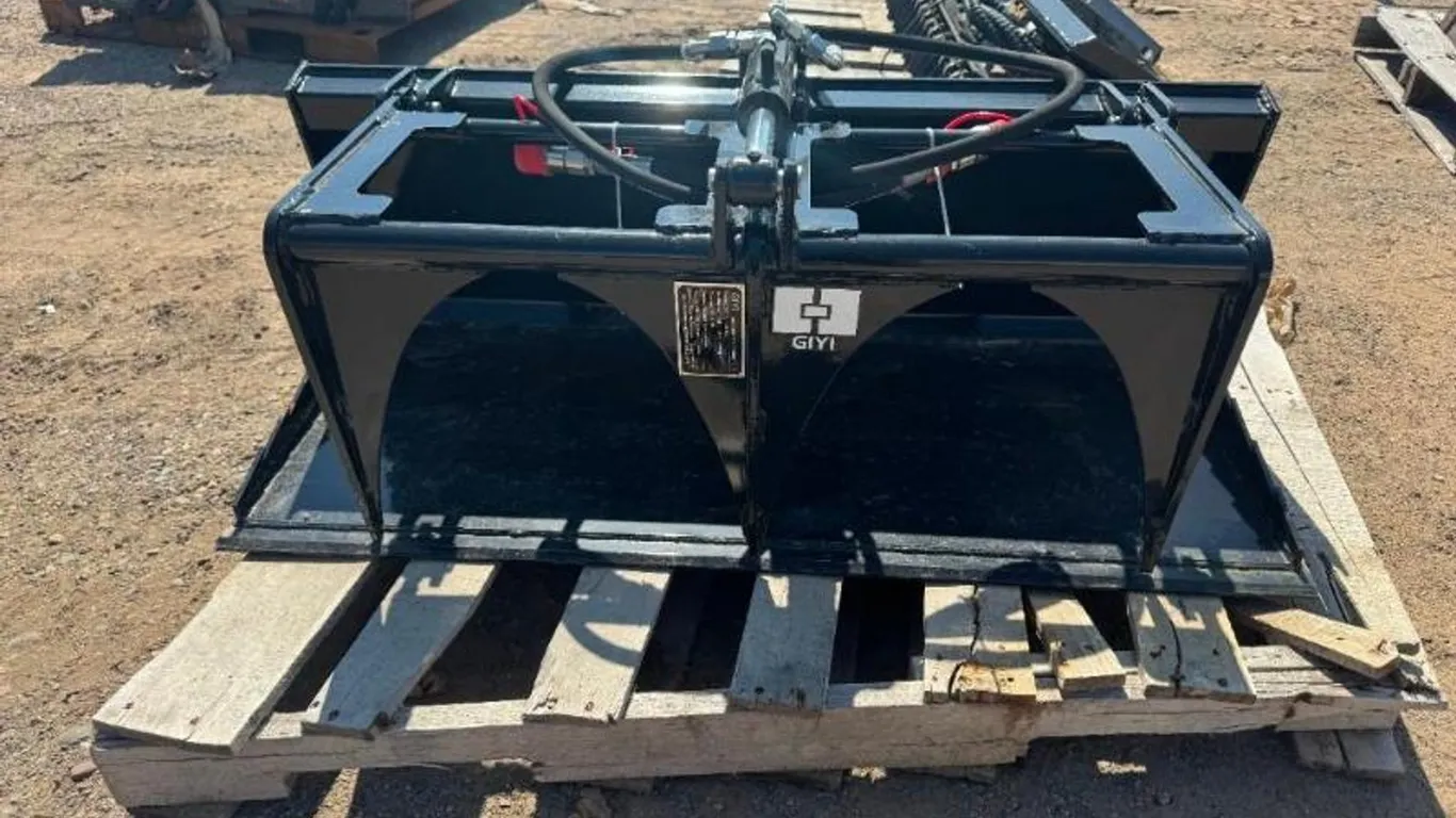 Mini Skid Attachment - NEW 2025 GIYI GY-X PG44C 44" Grapple Bucket