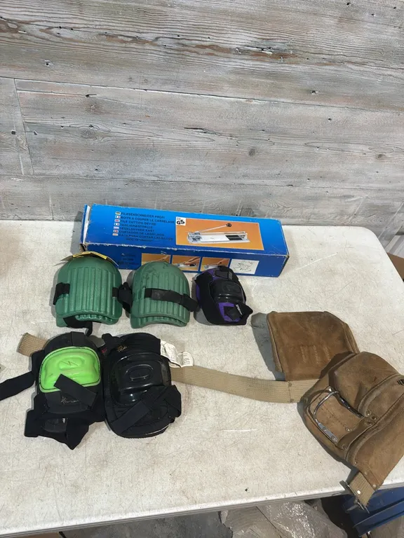 Knee pads Tool belt and tile cutter