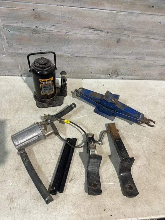 Jacks, Hitches and citculating block heater