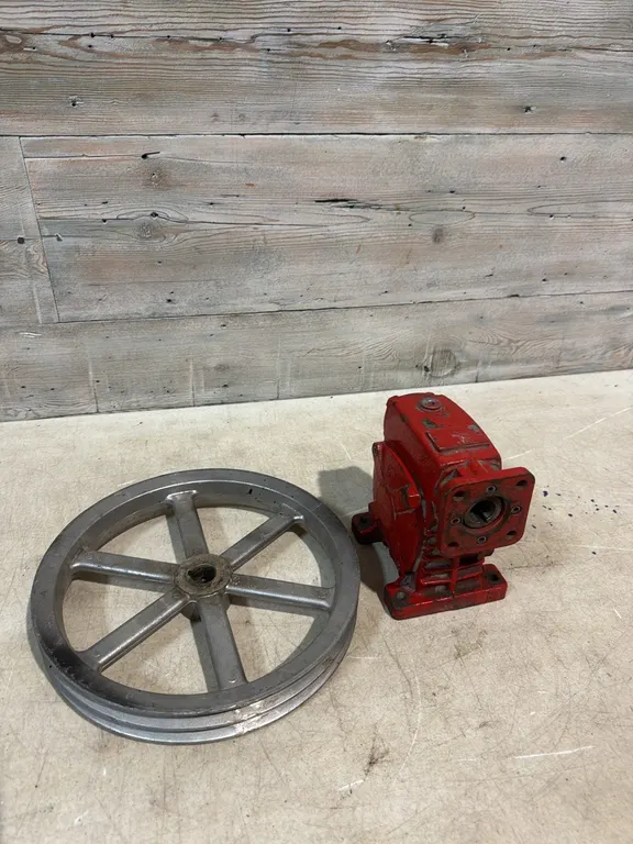 Hydraulic pump and pulley