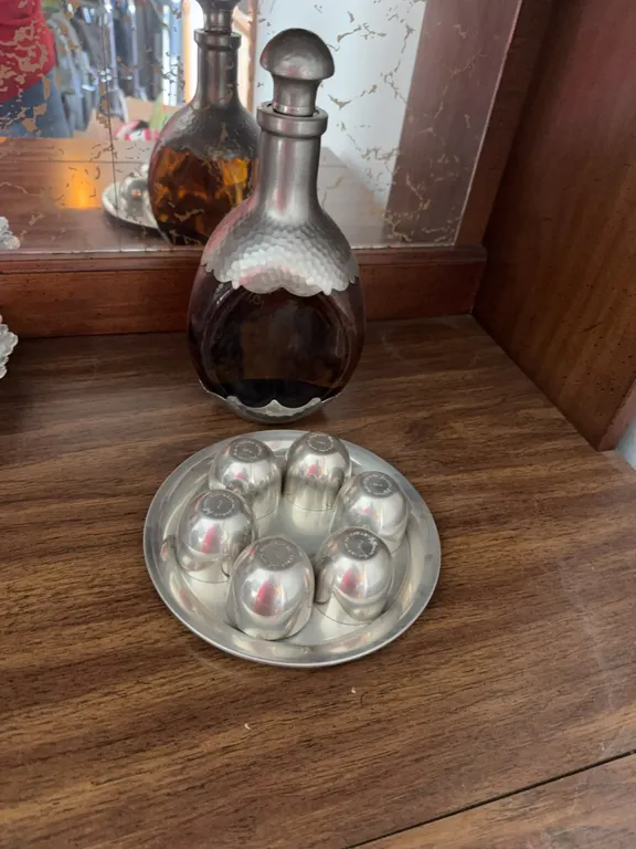 1930s Royal Holland Pewter Daalderop Amber Pinched Glass Liquor Decanter with Stieff Pewter Cups & T