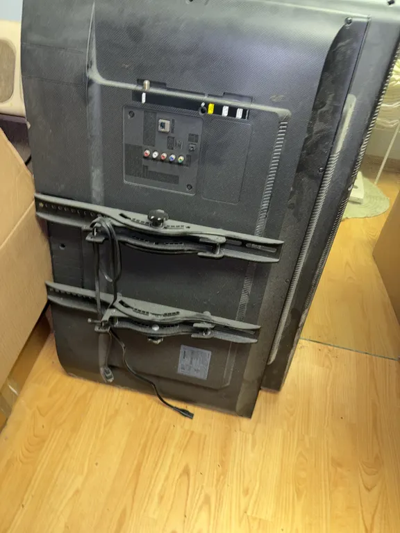 Flat Screen Television's with Wall Mount Brackets