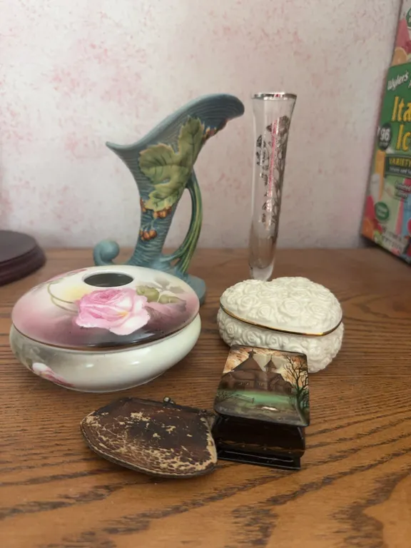 Vintage Decorative Boxes, Pottery & Souvenir Collectibles