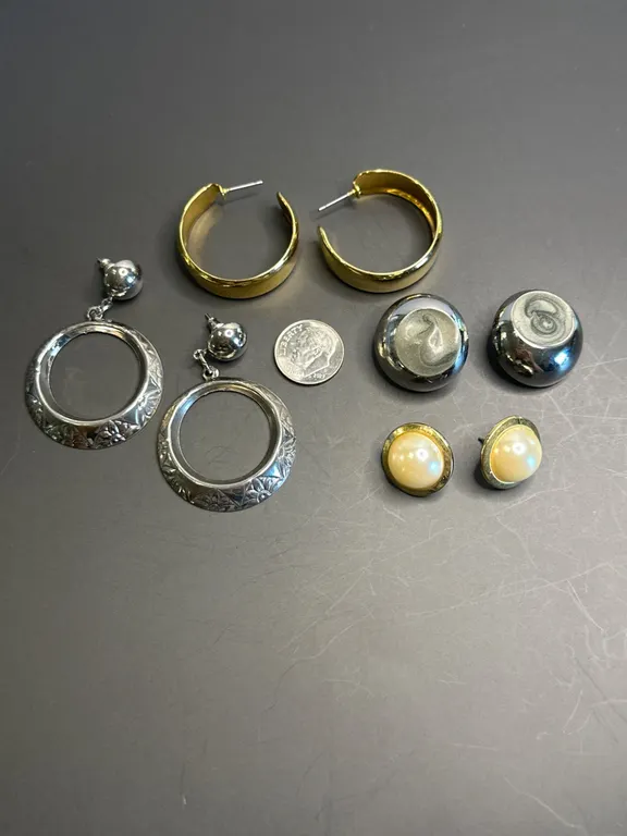 4 Pairs of Vintage Earrings in Mixed Materials