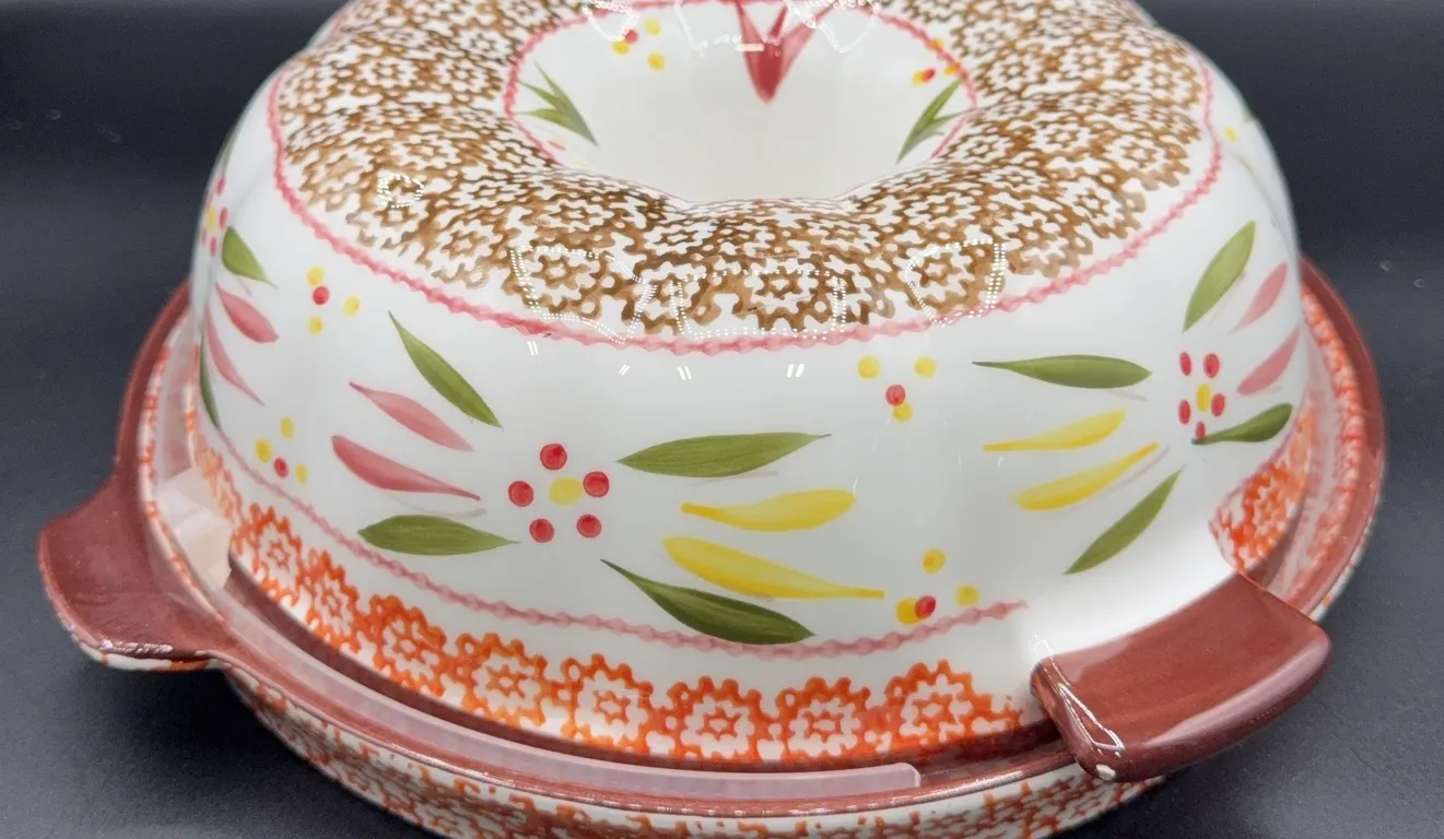 Temptations Old World Bundt Cake Pan w/ Platter & Lid