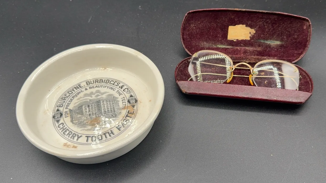 Vintage Eyeglasses w/case(Haynes Jewelers Newark, Ohio)