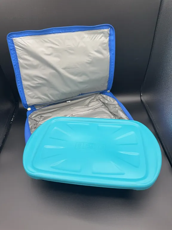 Anchor Hocking 9x13 Casserole Dish w/Lid and Carrying Case