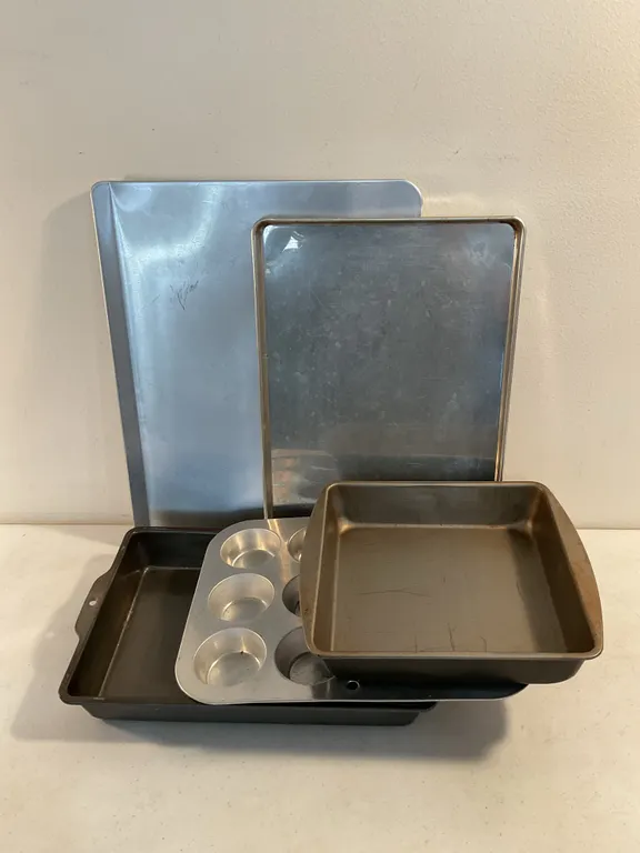 Assorted Metal Bakeware – Baking Sheets, Cake & Muffin Pans