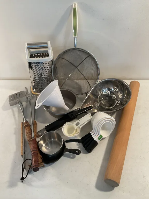 Assorted Kitchen Utensils & Baking Tools