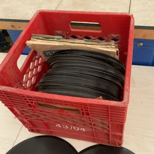 Large quantity of 78 RPM records ￼