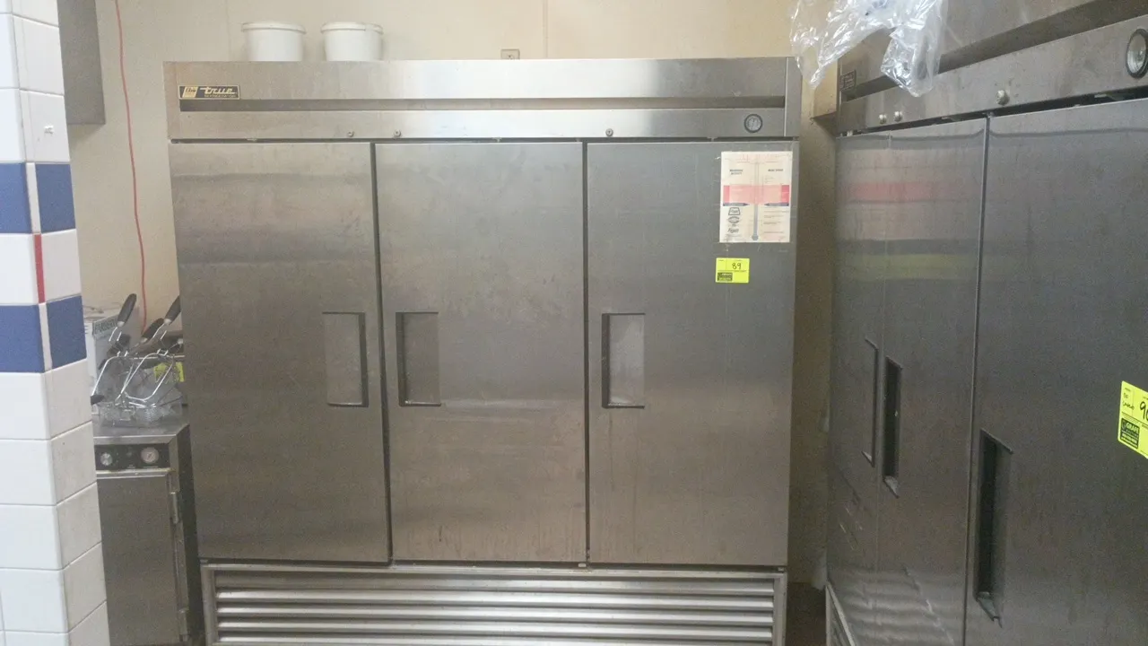 True T-72 reach-in refrigerator. Features stainless steel 3-door construction and adjustable wire shelving. 78" x 30" x 84". S/N: 11749842. Electrical