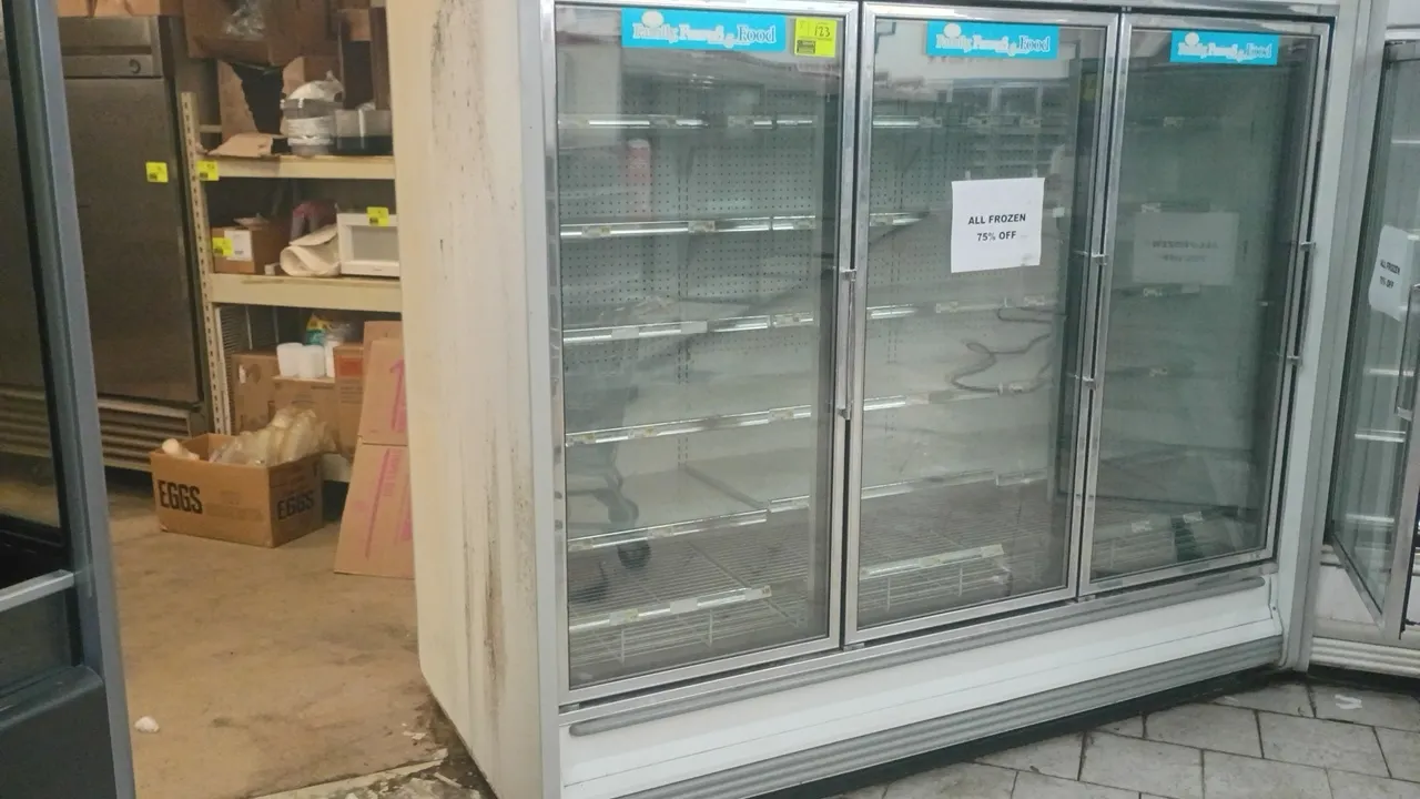 Kysor Warren QIV5V14-3UN reach-in display freezers. Features glass doors, LED interior lighting, electric defrost, adjustable solid shelving, and bott