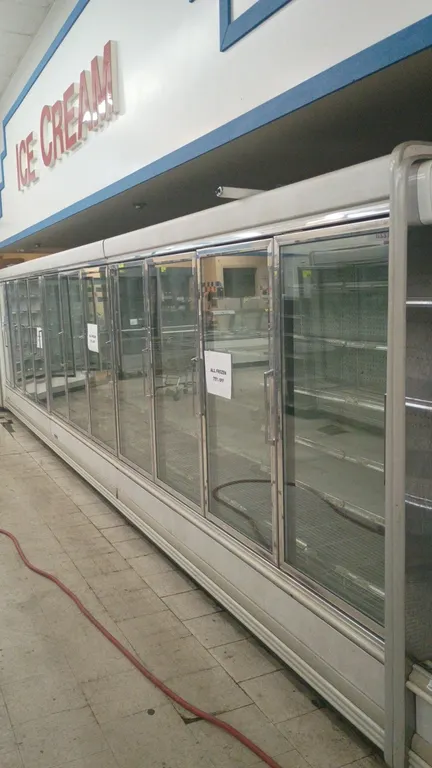 Kysor Warren 1V5H3-4U frozen food glass doors. Features LED interior lighting, electric defrost, adjustable shelving, and bottom wire racks. Electrica