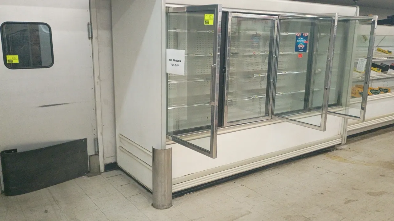 Kysor Warren LV5HFQ-4U 4-door reach-in freezer display case. Features glass display doors, adjustable wire shelving with price tag molding, interior L