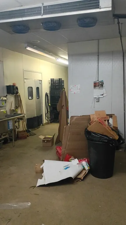 2-room walk-in cooler. Features double-swing impact doors, (2) 3-fan evaporator coils, 8 sprinkler heads, interior overhead lighting, and foam boards.