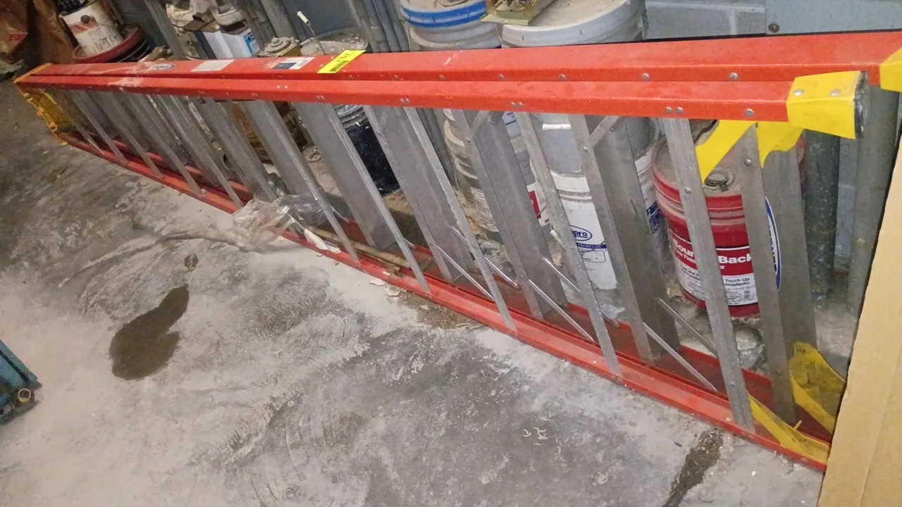 Werner 12' fiberglass stepladder. Features non-conductive fiberglass rails, aluminum steps, spreader braces, and heavy-duty foot pads. 300 lb load cap