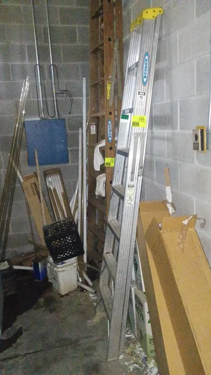 Werner Job-Master 368 aluminum step ladder. Features a Type II commercial duty rating with a 225 lb load capacity, yellow molded top cap, and grooved