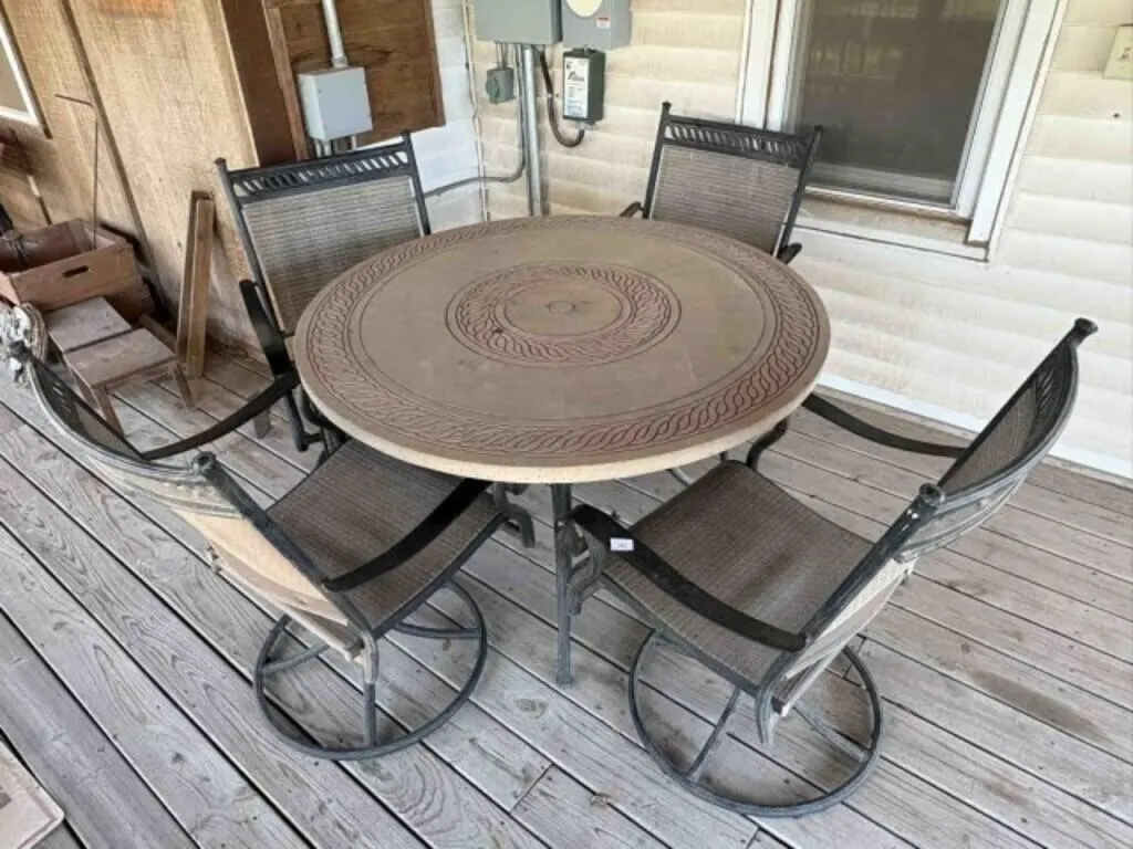 PATIO TABLE & CHAIRS