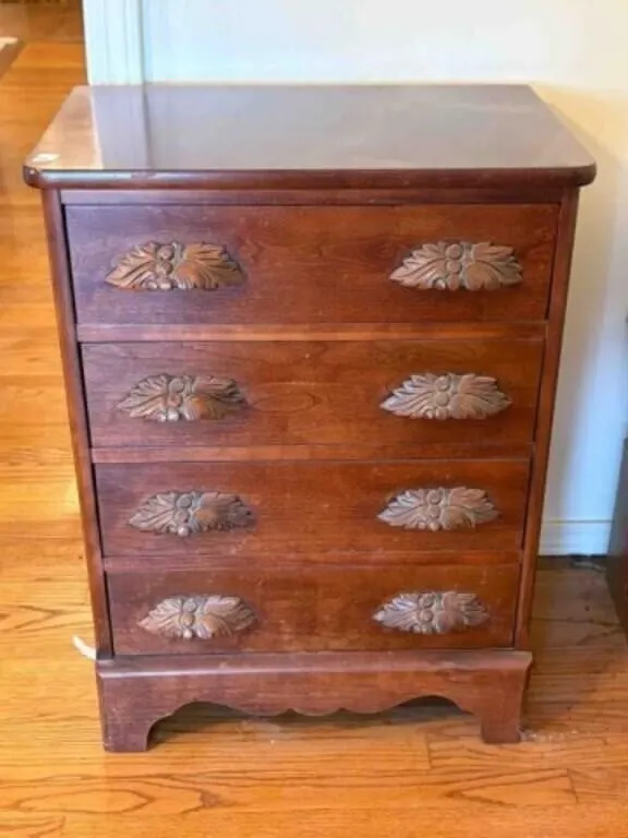 SMALL WOODEN DRESSER