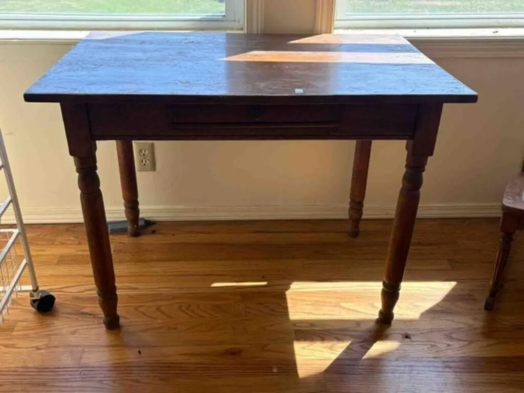 WOODEN DESK