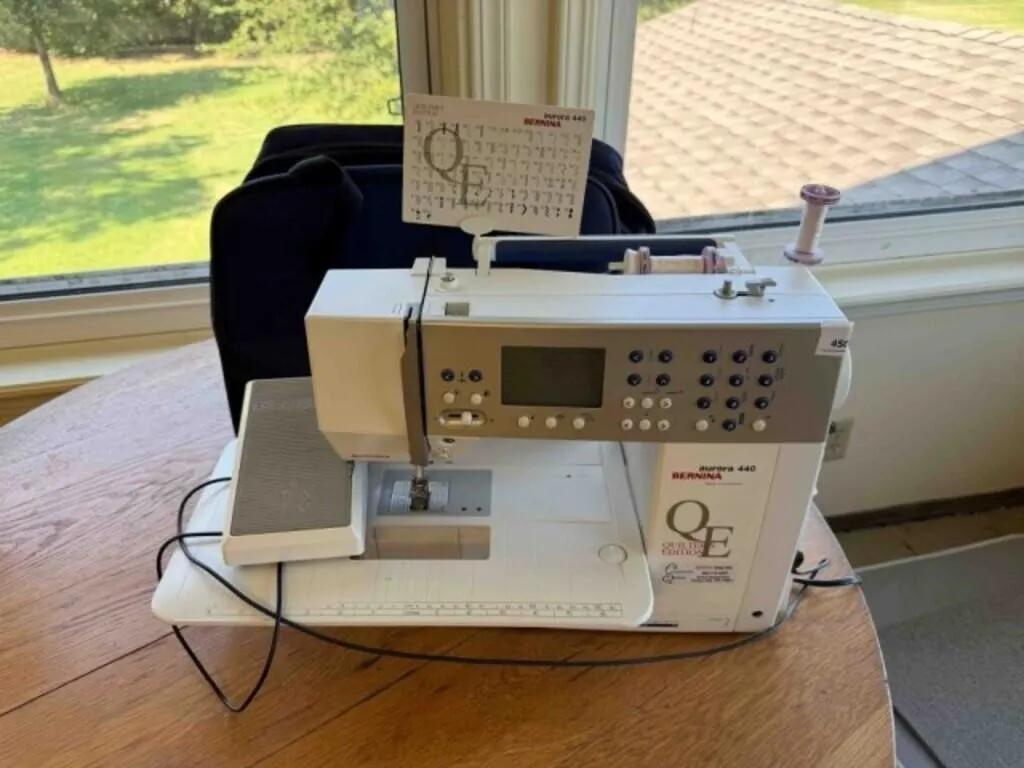 BERINIA AURORA 440 SEWING MACHINE