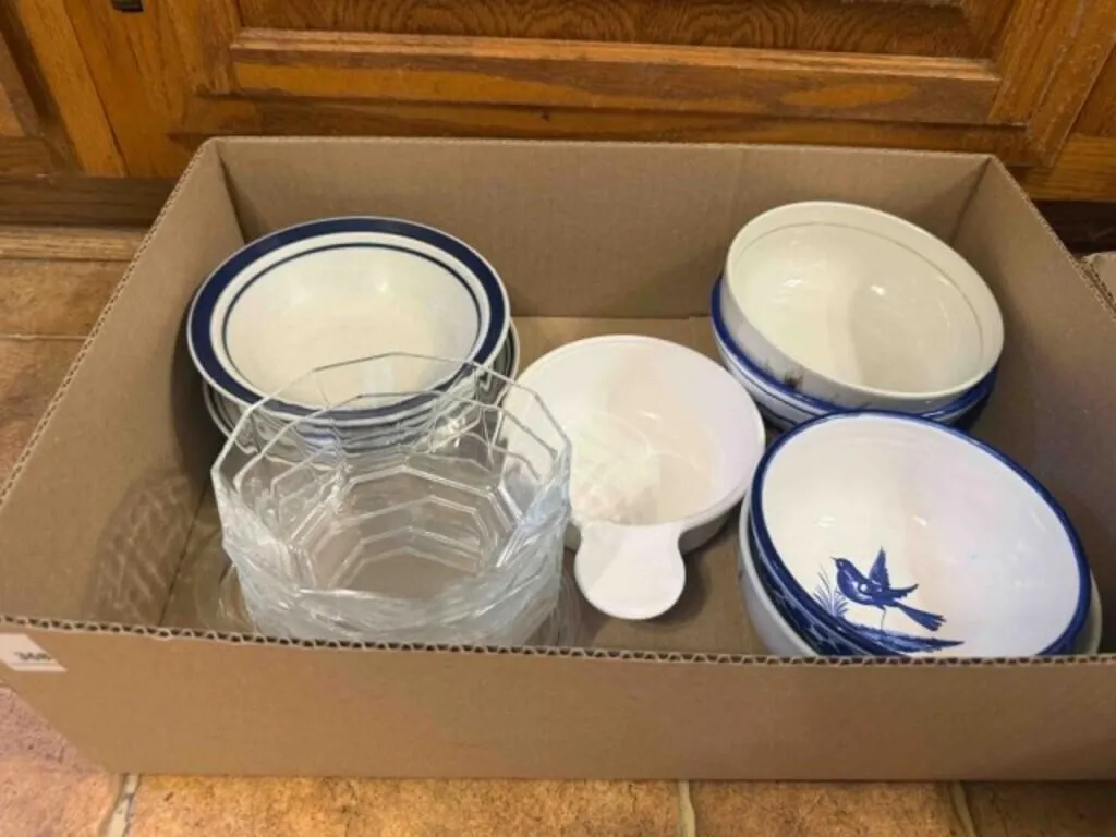 Assort. Stoneware/Glassware
