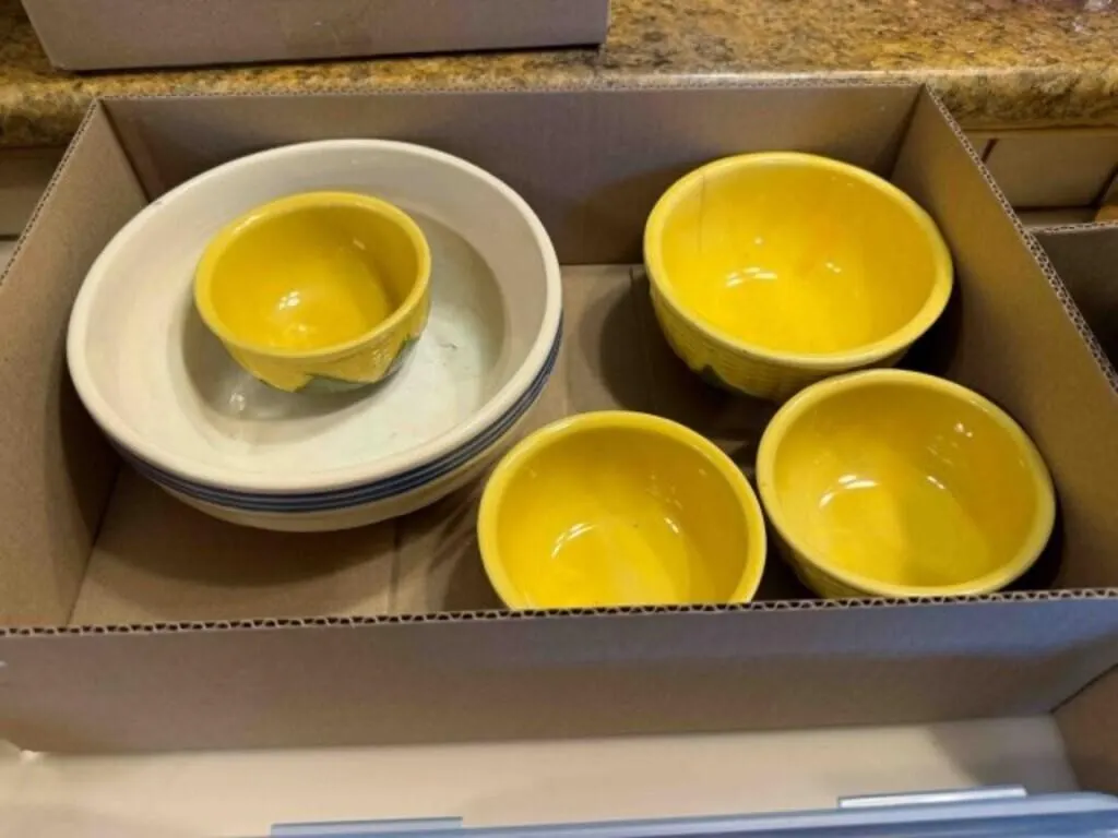 4 Shawnee Bowls - 1 - 10"Bowl