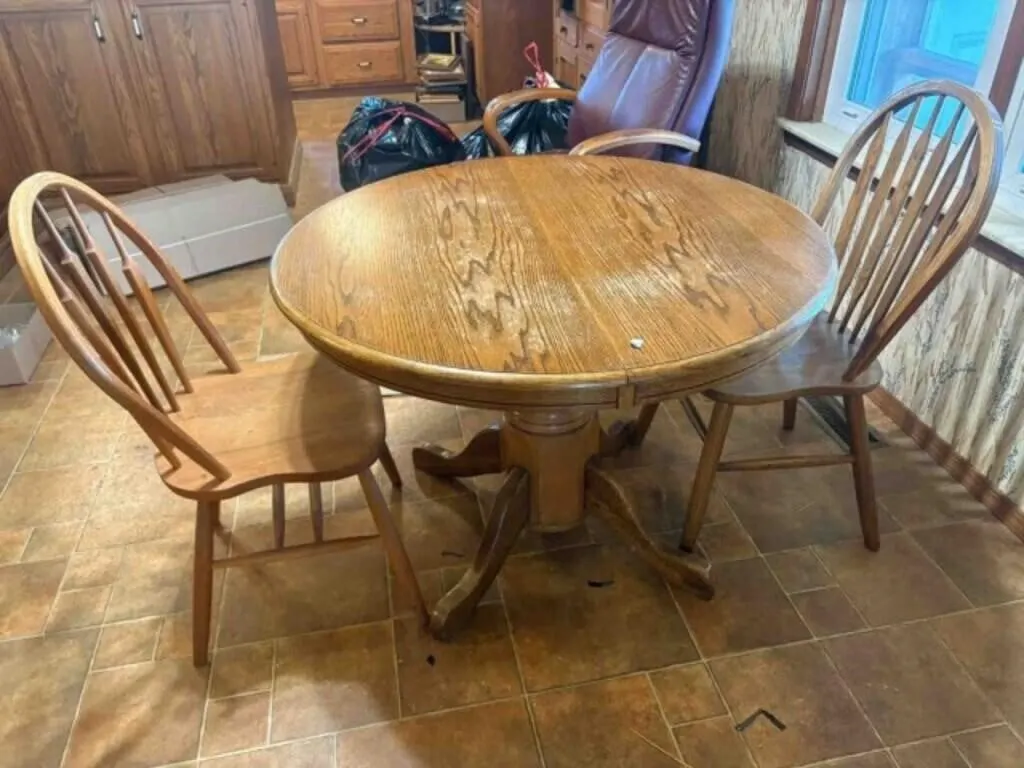 Oak 42" Round Table - 2 Chairs