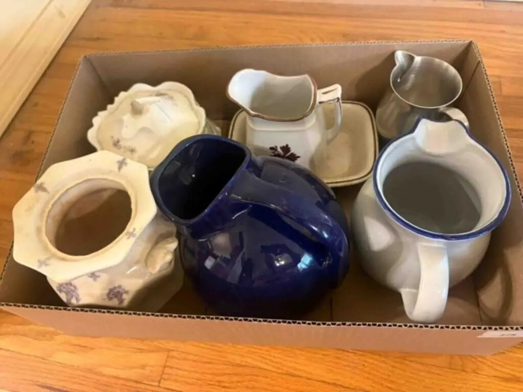 Water Pitchers/D�cor Dishes