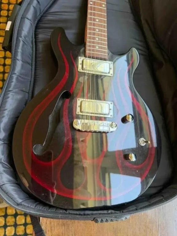 Daisy Rock Stardust Retro-H semi-hollow electric